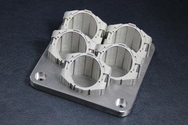 Limpando com jato de areia o CNC de aço inoxidável anodizado cor que faz à máquina para peças de automóvel